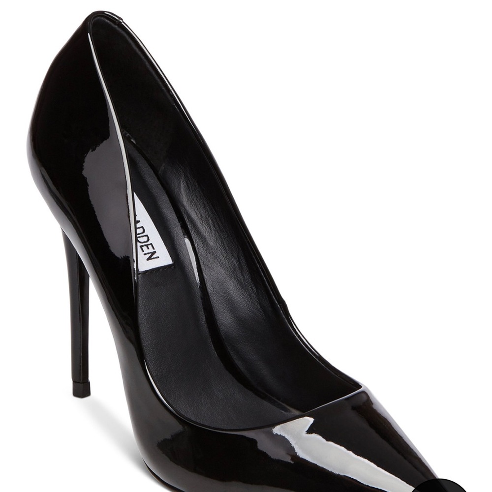 Steve Madden Daisie Black Suede pump